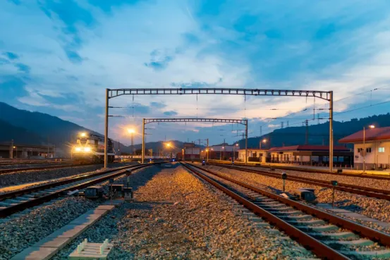 Sea-Rail Intermodal Transport Drives International Logistics from Smoothness to Optimization